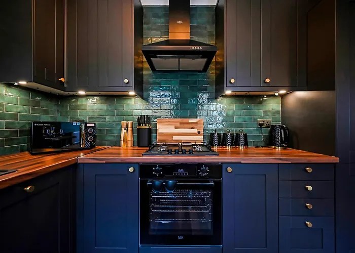 Urban Oasis, Stylish Townhouse In Central Cardiff
