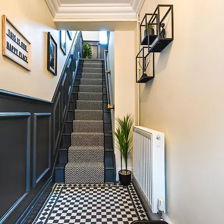 Urban Oasis, Stylish Townhouse In Central Cardiff Exterior photo