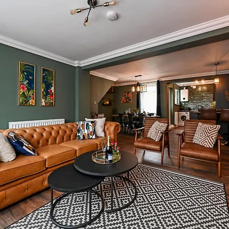 Urban Oasis, Stylish Townhouse In Central Cardiff Exterior photo