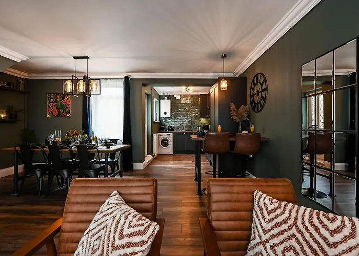 Urban Oasis, Stylish Townhouse In Central Cardiff