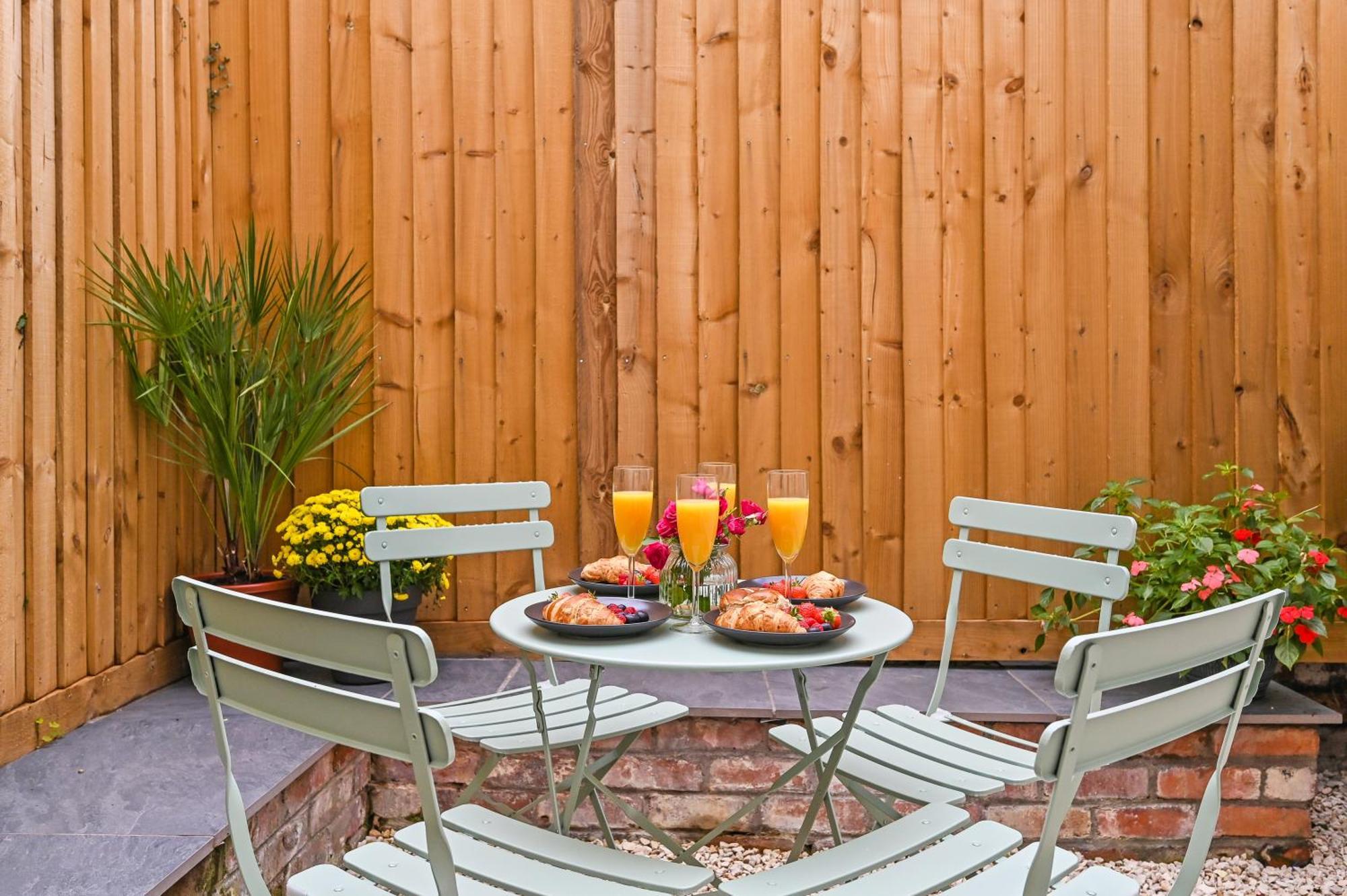 Urban Oasis, Stylish Townhouse In Holiday home Cardiff